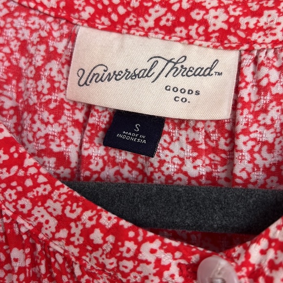 Floral flowing top Red and White. Pair with jeans, shorts, and more. So cute! - Picture 2 of 2